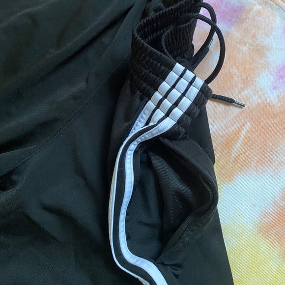 • Adidas Track Pants • - Picture 4 of 5